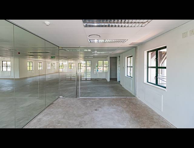 1,928M² OFFICE TO LET IN HYDE PARK